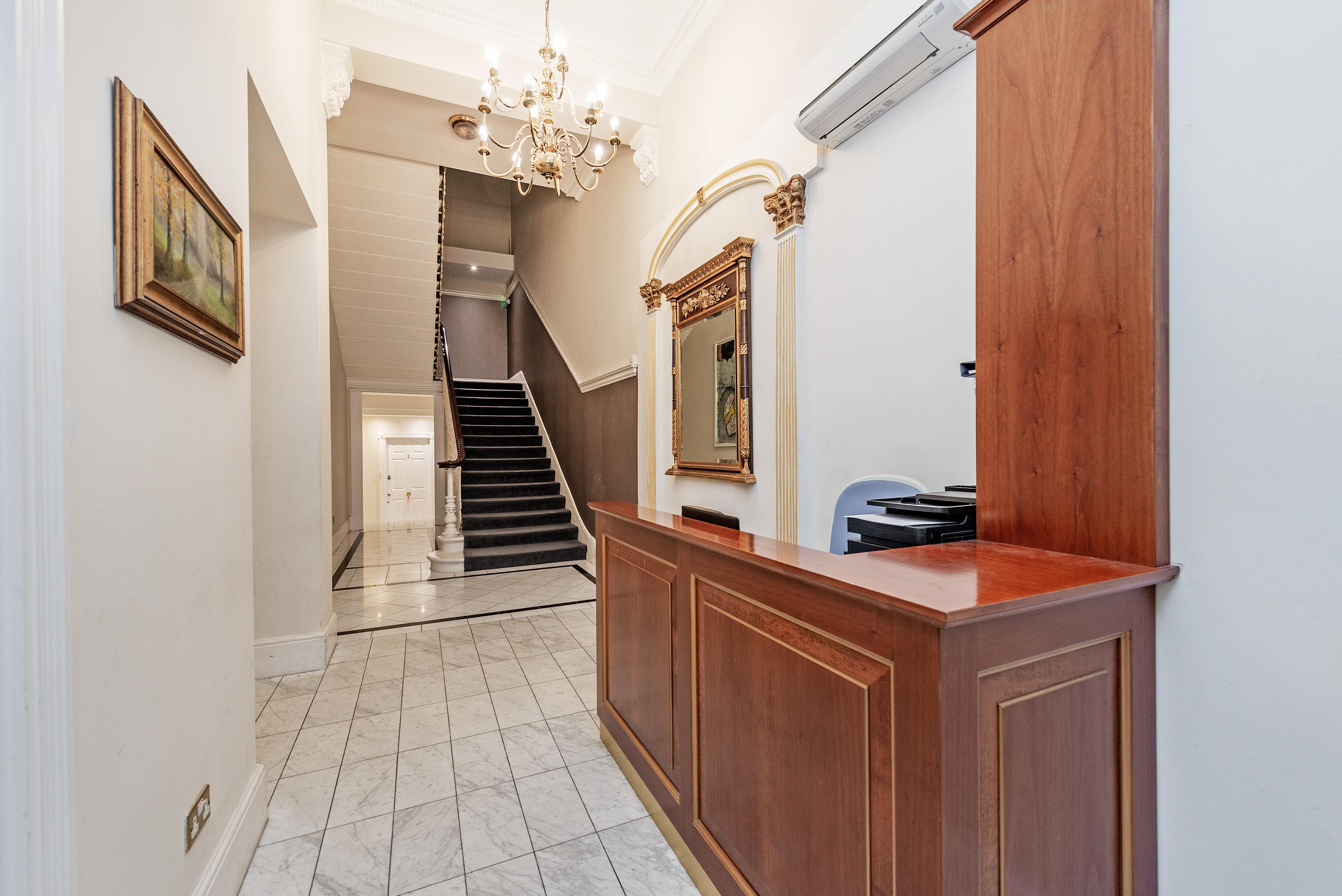 Queensgate Court London Luaran gambar