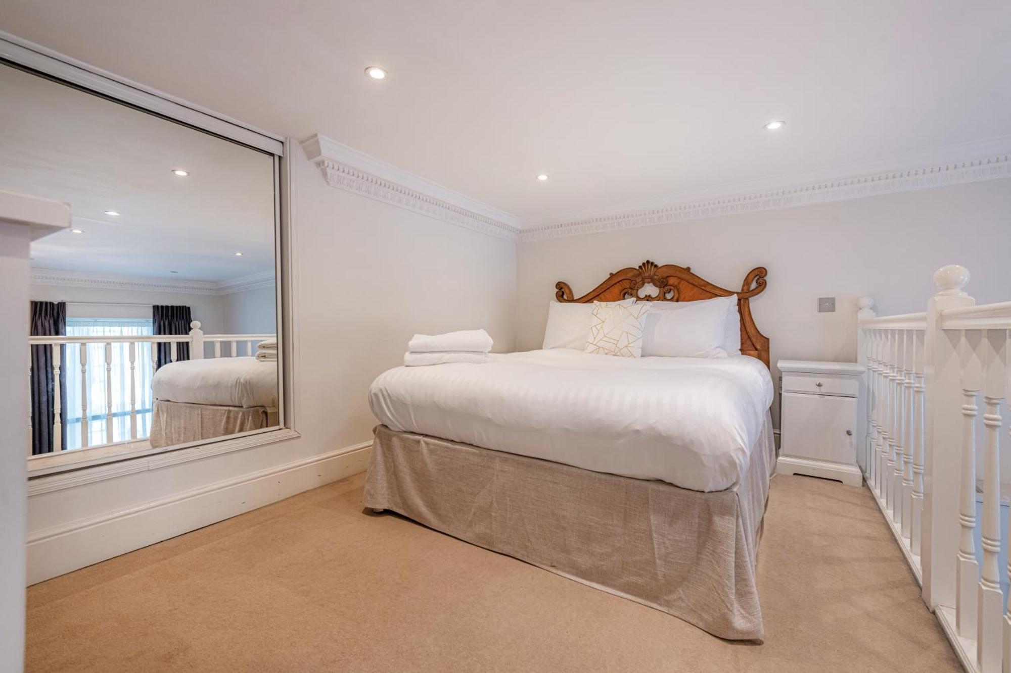 Queensgate Court London Bilik gambar