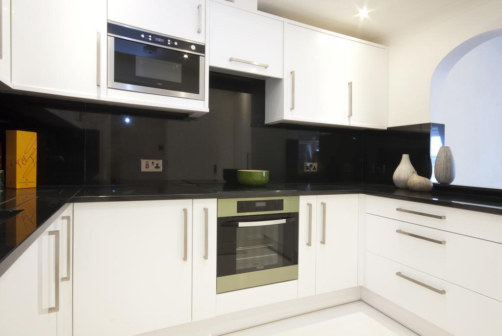 Queensgate Court London Bilik gambar